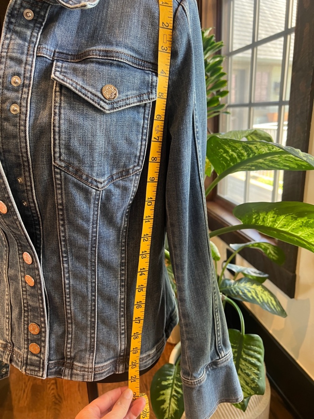 White House Black Market Distressed Blue Denim slightly fitted Jacket - Picture 6 of 8